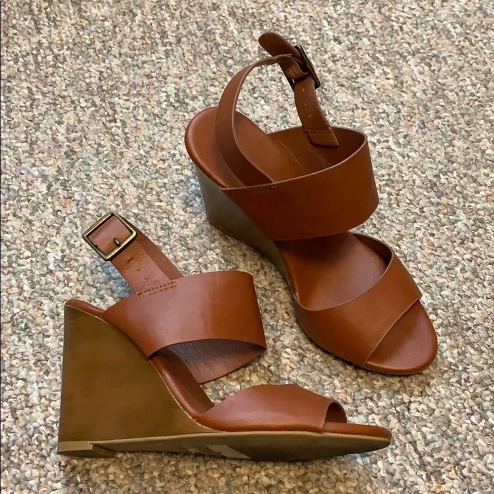Bamboo Brand Size 6 Cognac 3.5 Inch Wedges